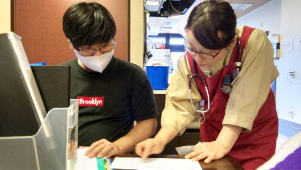 ご利用者様の状態をカルテに記録していき、多職種と共有します。